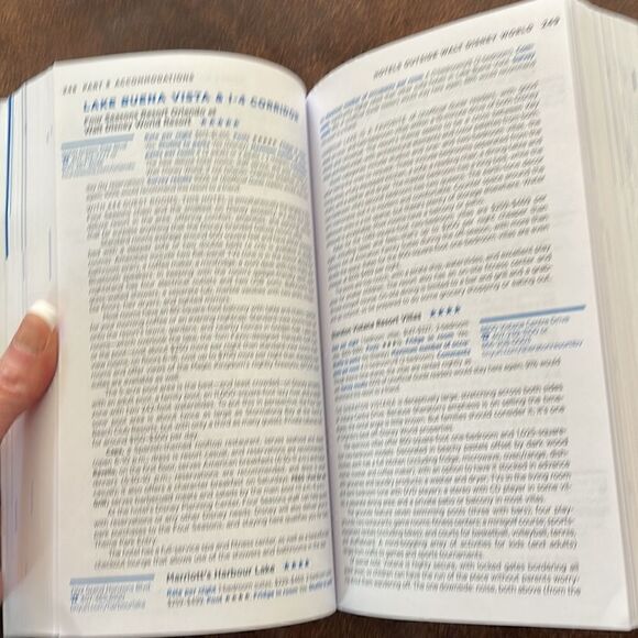 The Unofficial Guide Walt Disney World 2023. Like new condition. - Picture 3 of 4